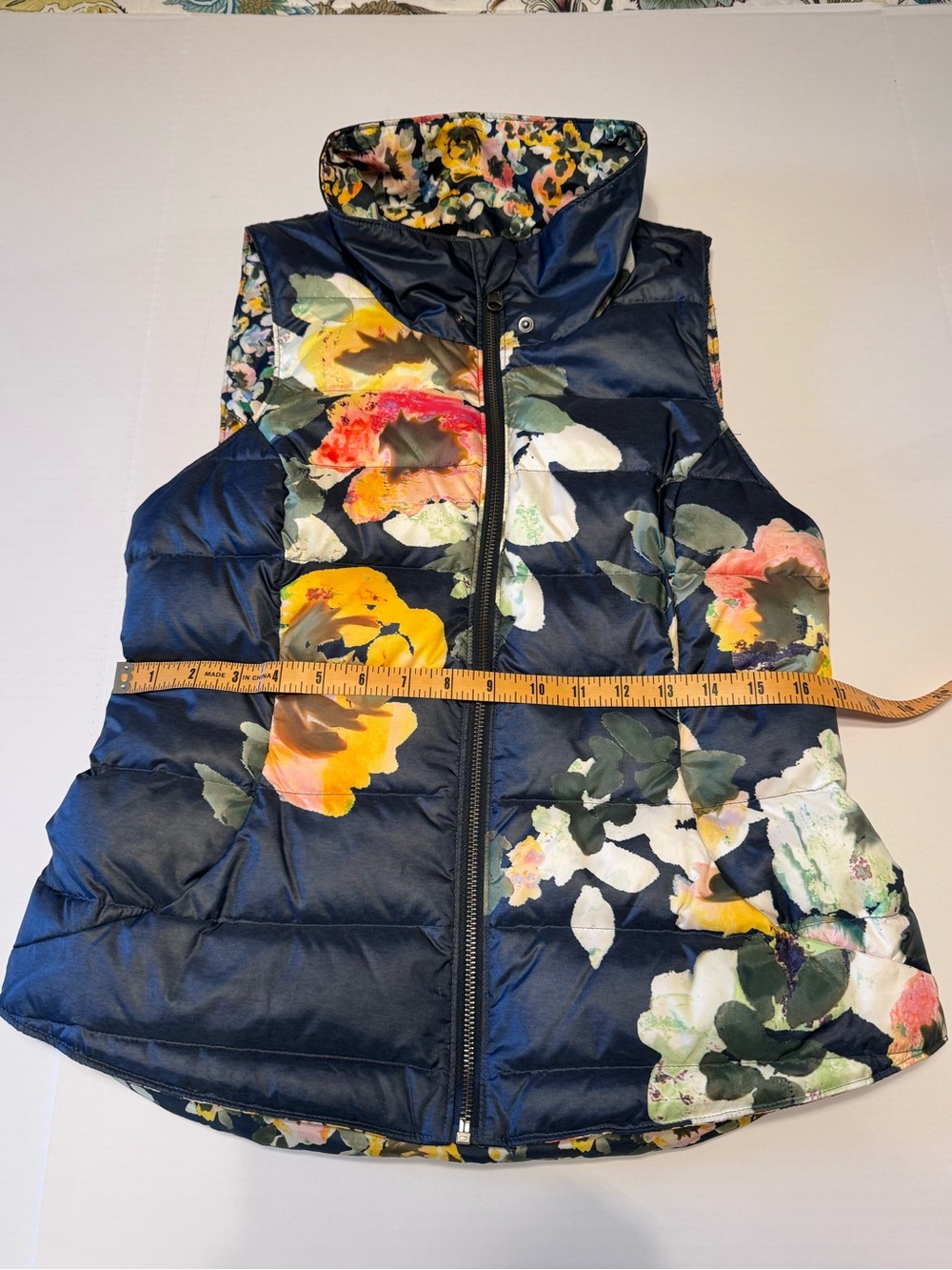 Women's Quilted Floral Puffer Vest - Navy Multi